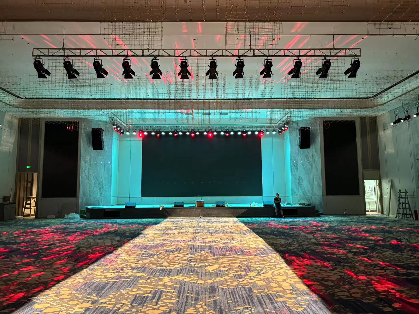 東莞某宴會(huì)廳燈光項(xiàng)目